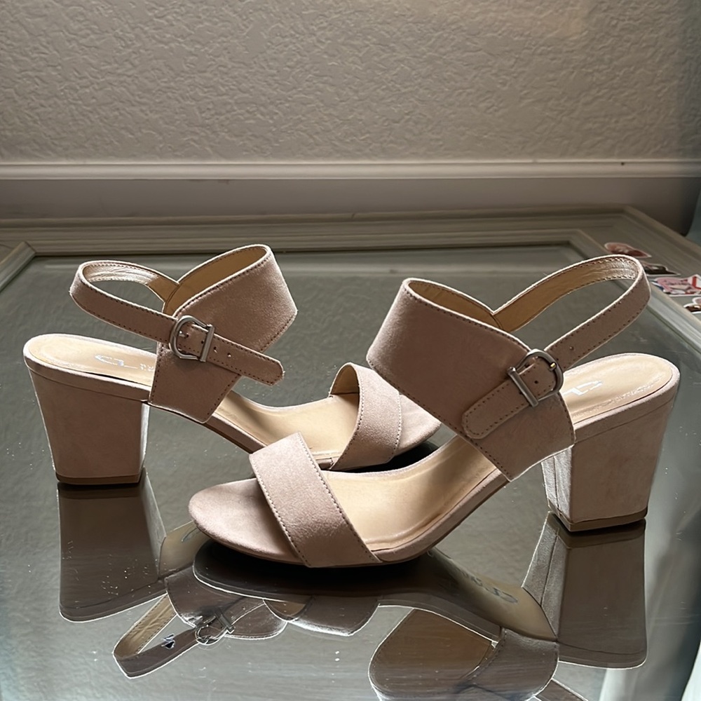 Woman’s heels - Picture 4 of 8